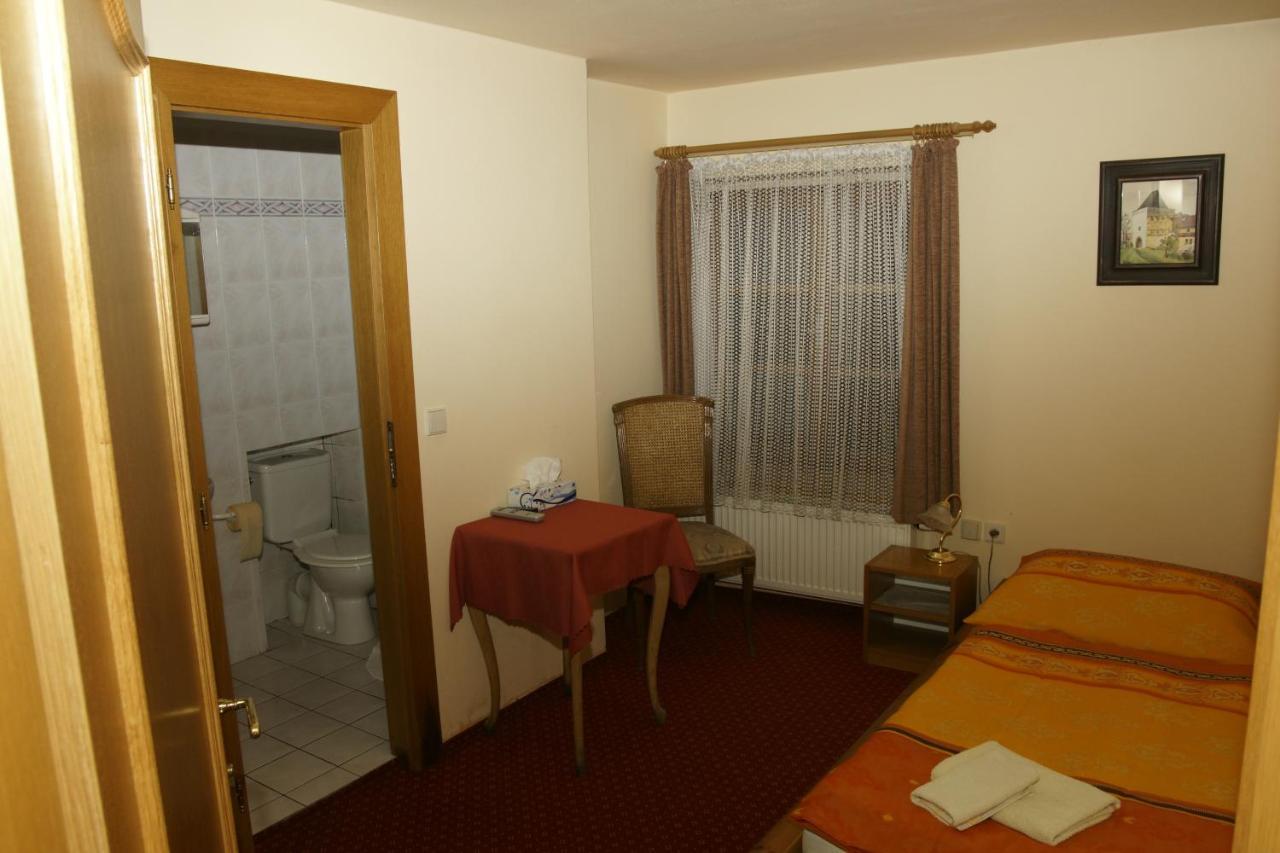 Hotel U Zlateho Andela ปาร์ดูบิตเซ ห้อง รูปภาพ