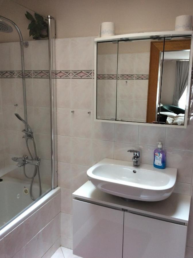 Hotel U Zlateho Andela ปาร์ดูบิตเซ ภายนอก รูปภาพ